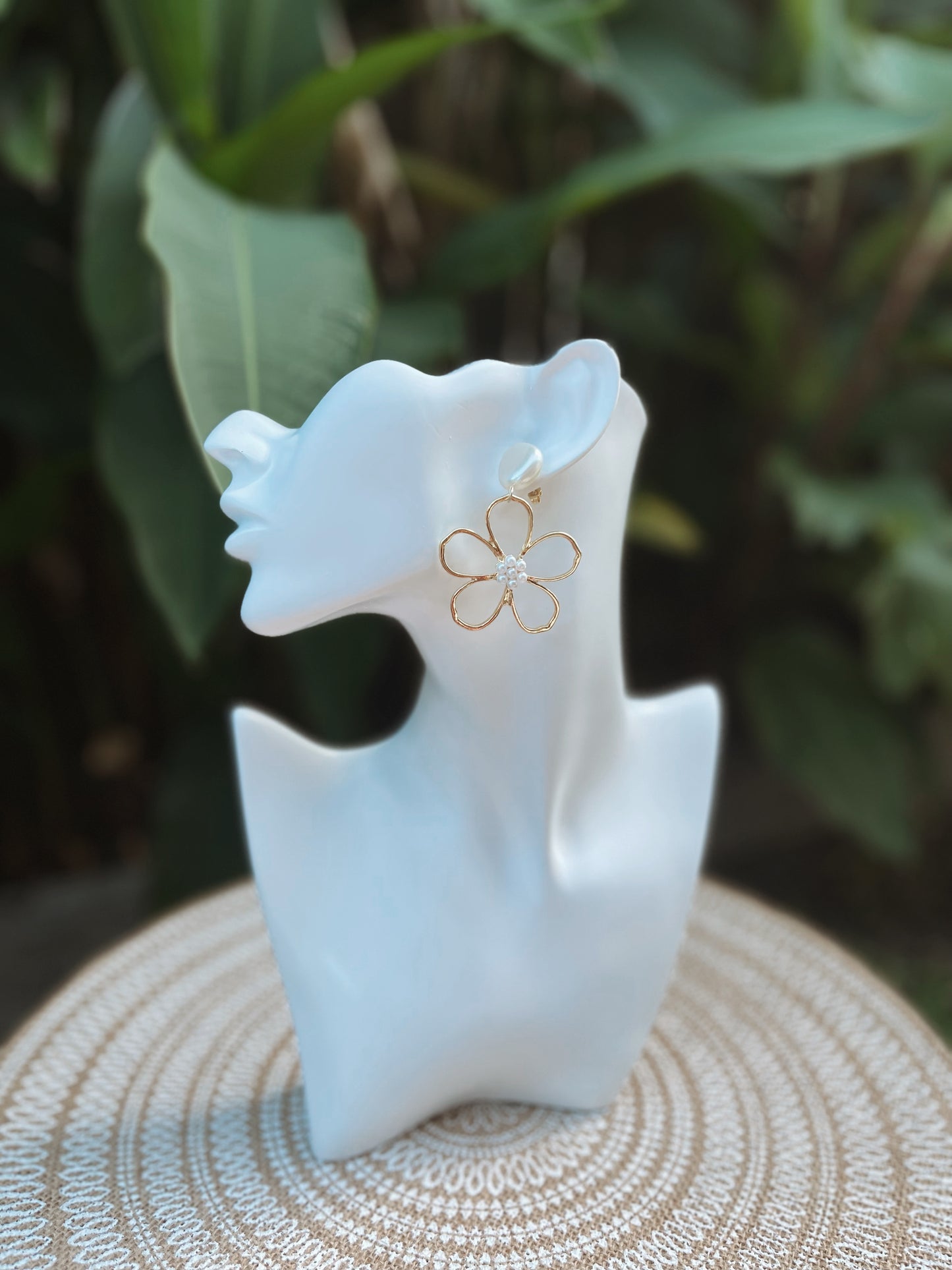 White & Gold Pearl Flower Earring