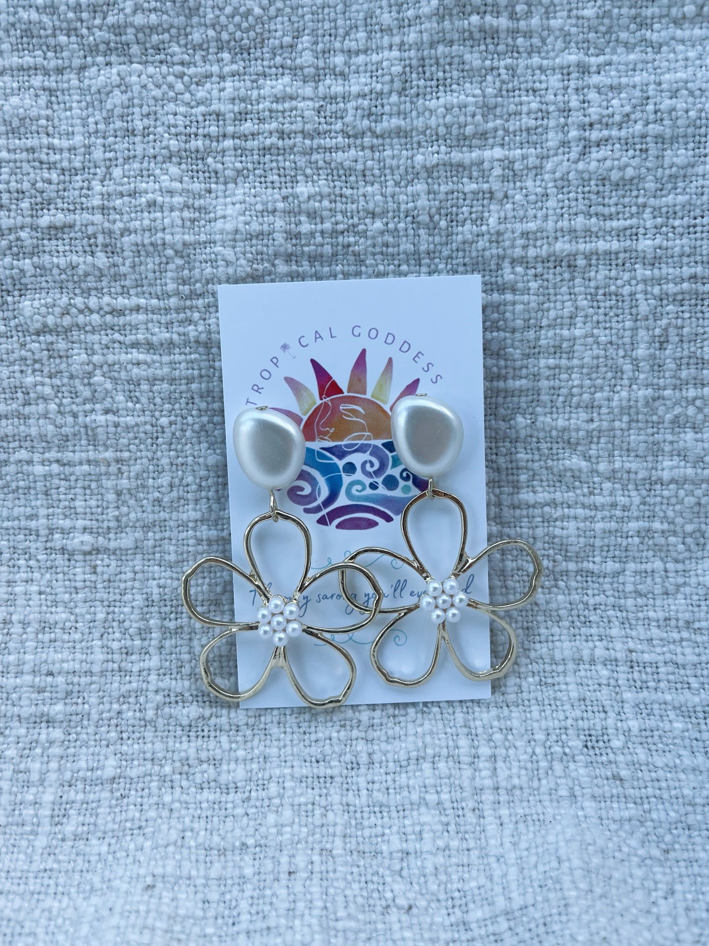 White & Gold Pearl Flower Earring